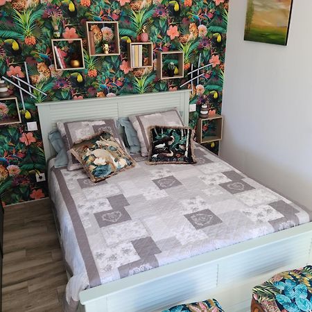 Bed and Breakfast Les Papillons D'Uzes à Saint-Laurent-la-Vernède Extérieur photo