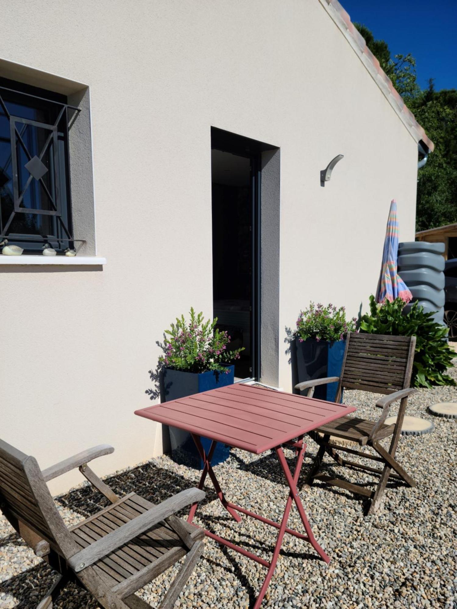 Bed and Breakfast Les Papillons D'Uzes à Saint-Laurent-la-Vernède Extérieur photo